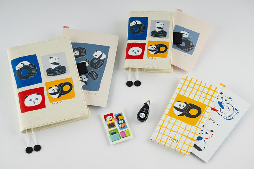 Hobonichi Jin Kitamura: Pencil Board for A5 Size (Love it (Panda)) This pencil board features pandas drawn by illustrator and children’s book author Jin Kitamura. The Hobonichi pencil boards are designed to use underneath the page you are writing on to keep your writing experience even smoother.