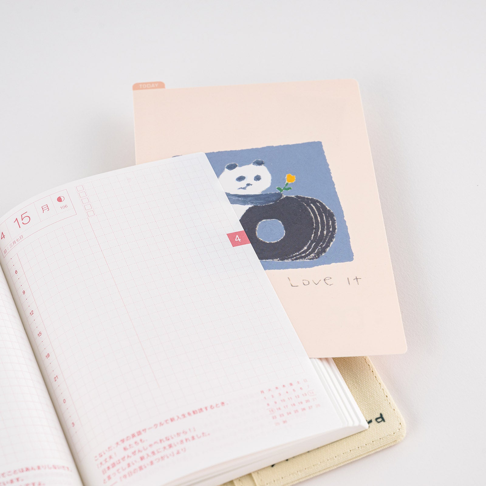 Hobonichi Jin Kitamura: Hobonichi Pencil Board for A6 Size (Love it (Panda)) This pencil board features pandas drawn by illustrator and children’s book author Jin Kitamura. The Hobonichi pencil boards are designed to use underneath the page you are writing on to keep your writing experience even smoother.