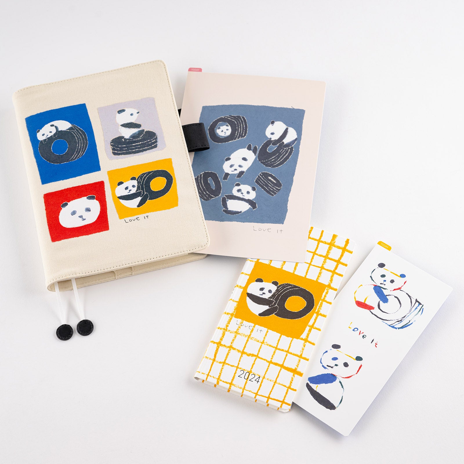 Hobonichi Jin Kitamura: Pencil Board for A5 Size (Love it (Panda)) This pencil board features pandas drawn by illustrator and children’s book author Jin Kitamura. The Hobonichi pencil boards are designed to use underneath the page you are writing on to keep your writing experience even smoother.