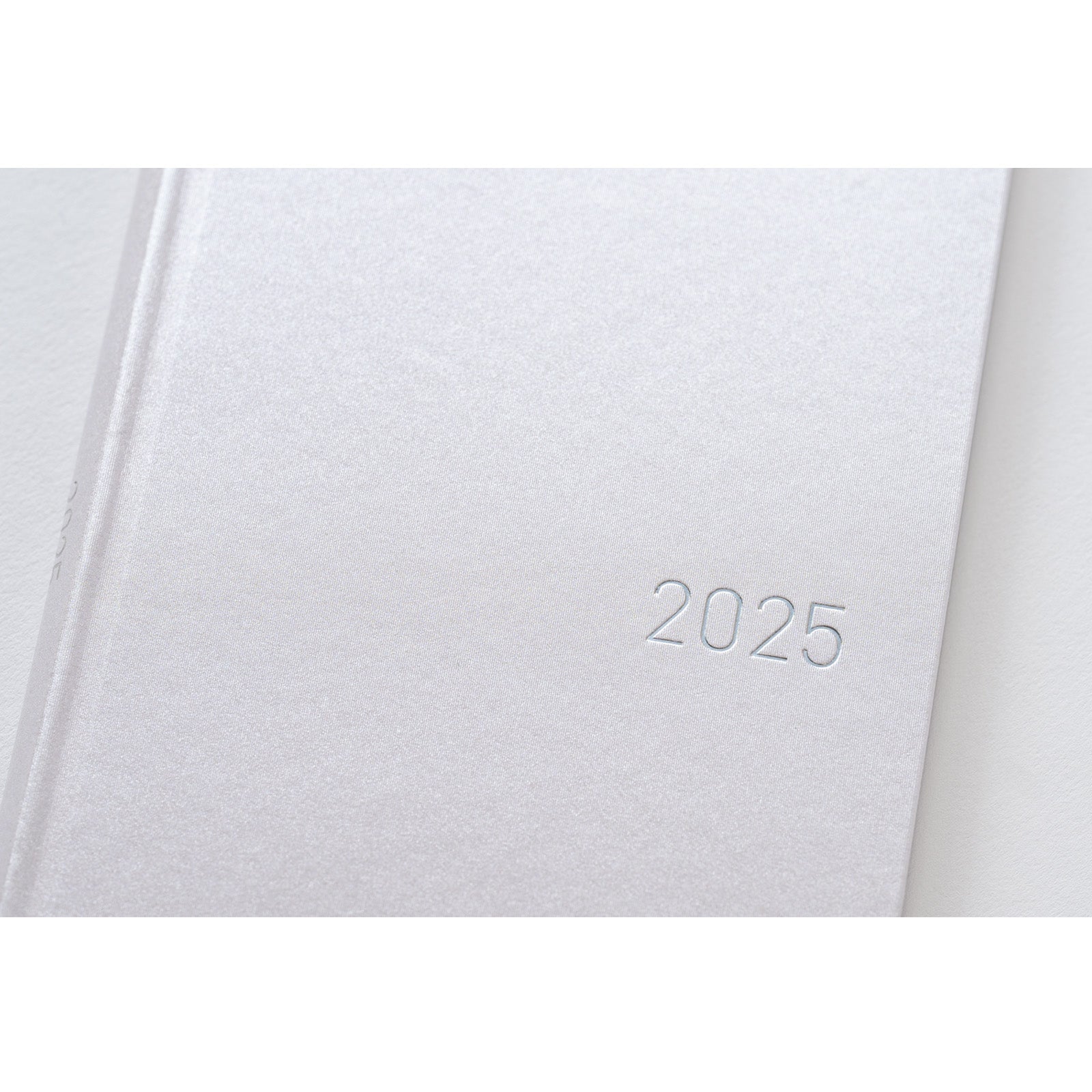 Weeks Paper Series: Platinum White 2025 ENG