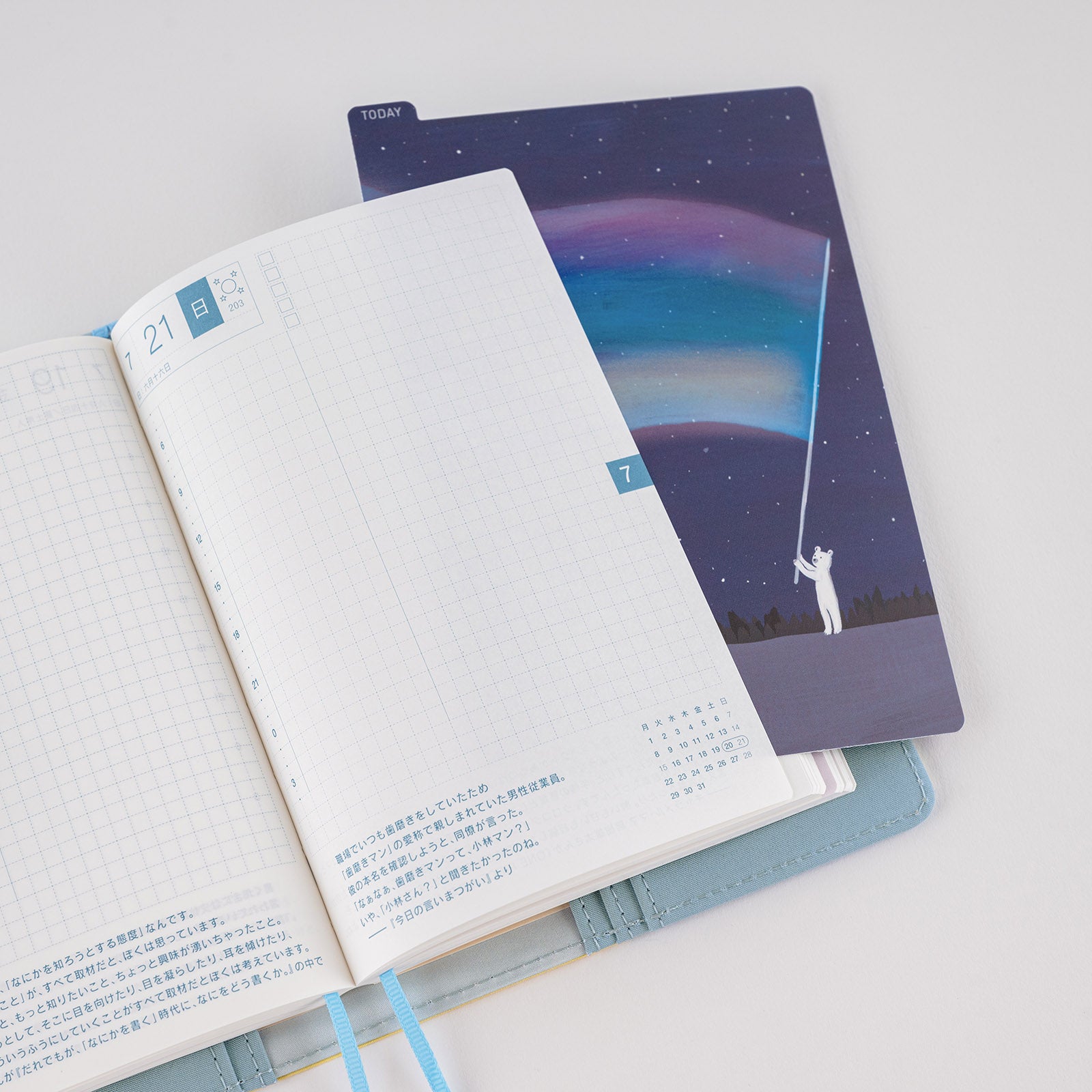 Hobonichi Hiroko Kubota: Pencil Board for A6 Size (Aurora Duty) This pencil board features artwork by Hiroko Kubota.  The Hobonichi pencil boards are designed to use underneath the page you are writing on to keep your writing experience even smoother.