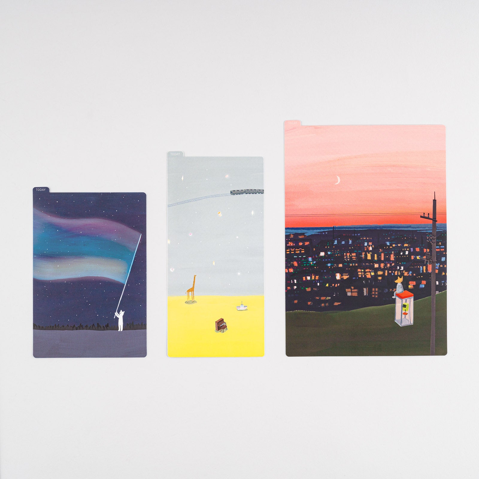 Hobonichi Hiroko Kubota: Pencil Board for Weeks (Twinkle-shells) This pencil board features artwork by Hiroko Kubota.  The Hobonichi pencil boards are designed to use underneath the page you are writing on to keep your writing experience even smoother.