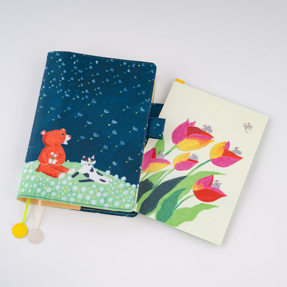 Hobonichi Pencil Board for A5 Size Keiko Shibata - Swaying tulips This pencil board features an illustration created by Keiko Shibata. In this pencil board you can find mice in a tulip field playing in the wind.
