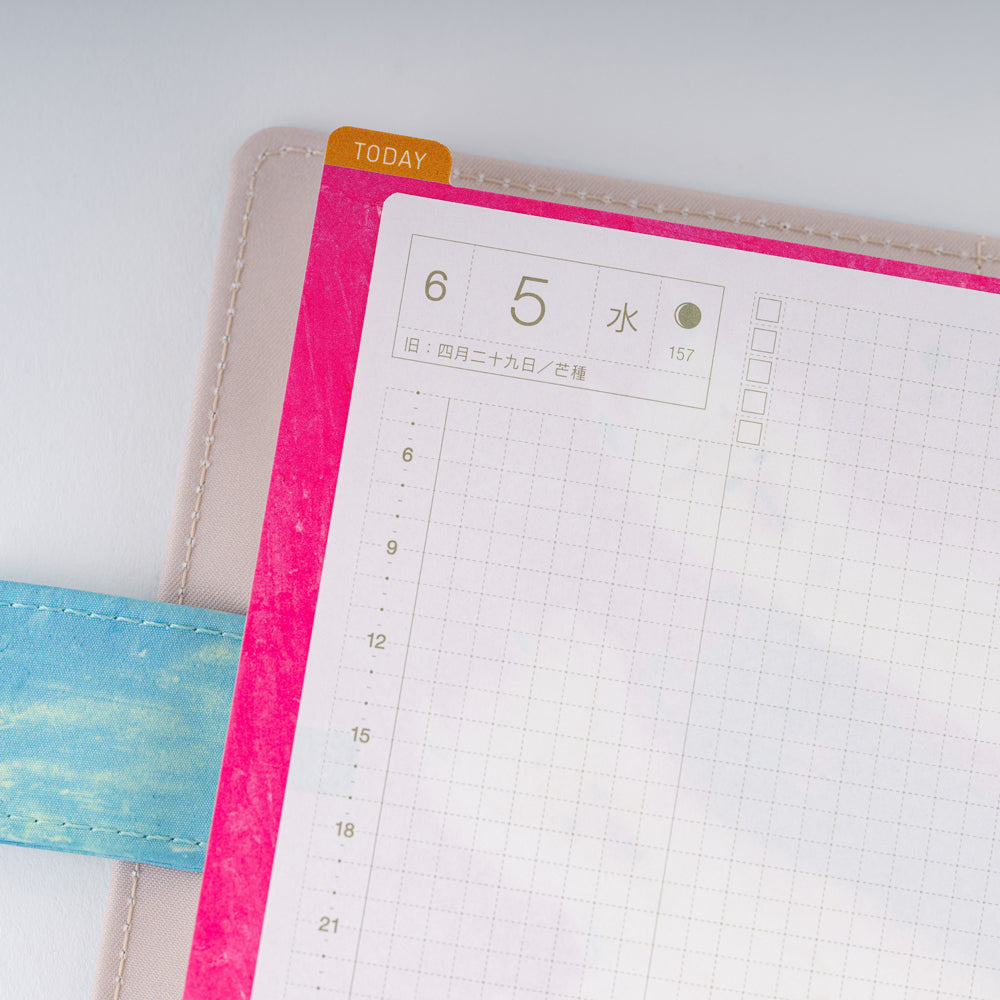 Hobonichi Pencil Board for A6 Size Keiko Shibata - Upwind alpacas This pencil board features an illustration created by Keiko Shibata. In this pencil board you can find cute alpacas in the wind.