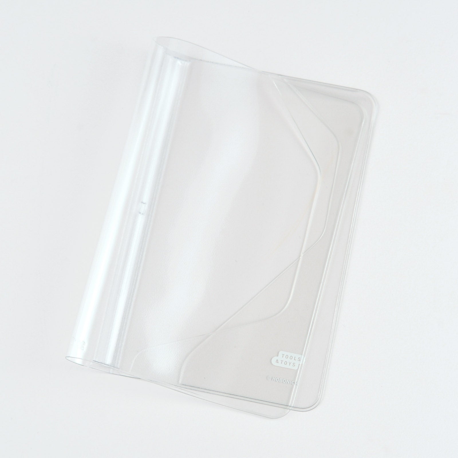 Hobonichi Clear Cover on Cover / A6 Planner Cover on cover is a protective cover that can be used on top of your Hobonichi cloth covers to protect them from wear and tear. This product can not be used on top of the book only. You can also store illustrations under your cover on cover to boost your Hobonichi covers design.