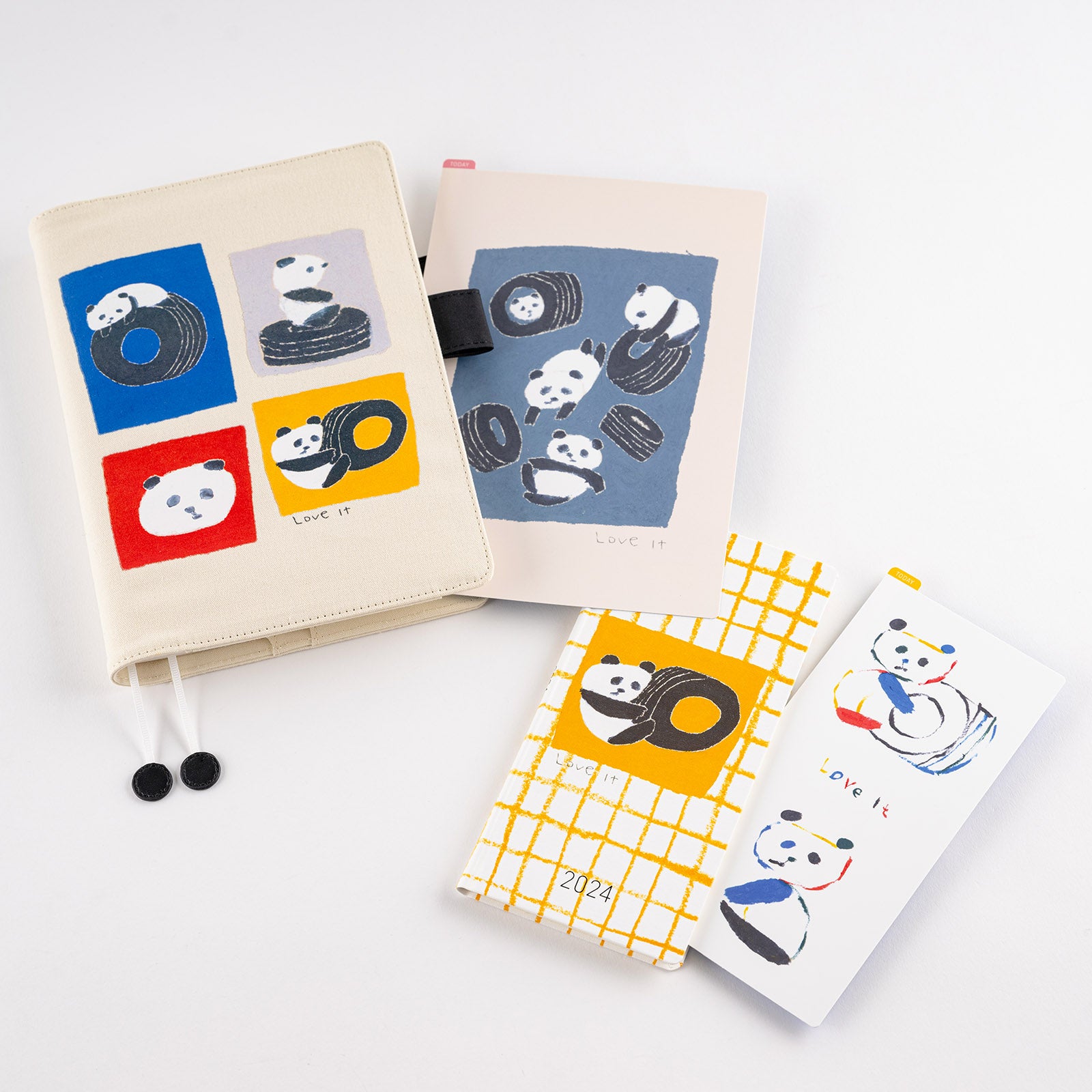 Hobonichi Jin Kitamura: Hobonichi Pencil Board for A6 Size (Love it (Panda)) This pencil board features pandas drawn by illustrator and children’s book author Jin Kitamura.  The Hobonichi pencil boards are designed to use underneath the page you are writing on to keep your writing experience even smoother.