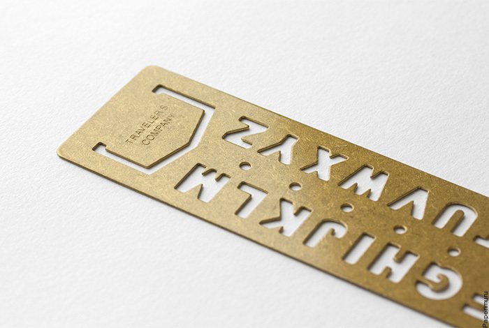 TRAVELER'S COMPANY BRASS - Bookmark Alphabet